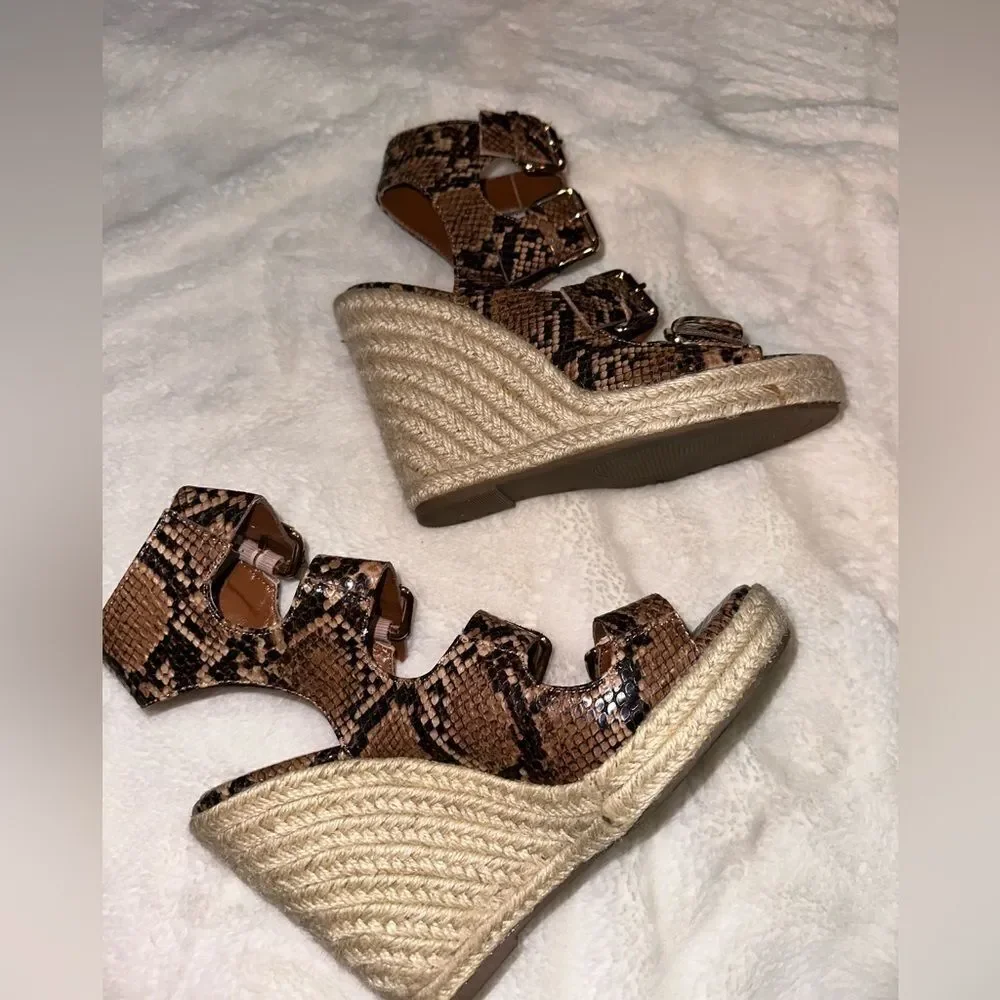 Shoe Dazzle Snakeskin buckle espadrilles wedges sz 7.5 NWOT
